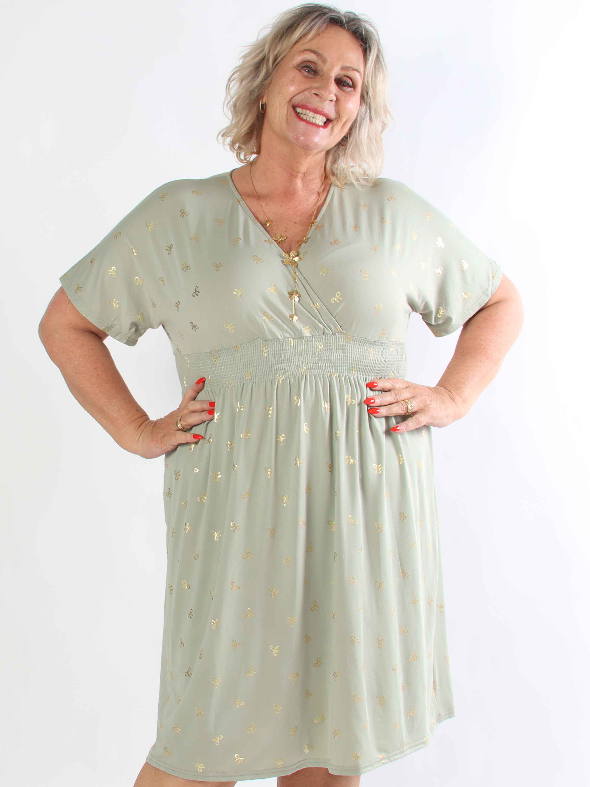 Pams Gold Bow Short - Plus size kjole med smock i livet og fine guld sløjfer